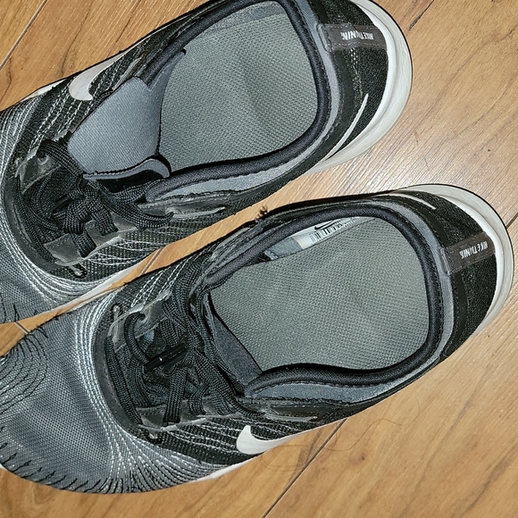 Nike shoes - Picture 5 of 6